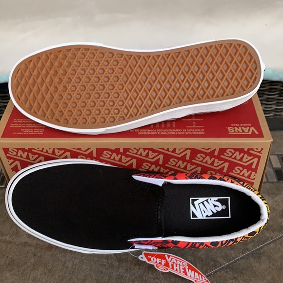 VANS CLASSIC SLIP ON LOGO FLAME BLACK/TRUE WHITE W - Picture 7 of 14